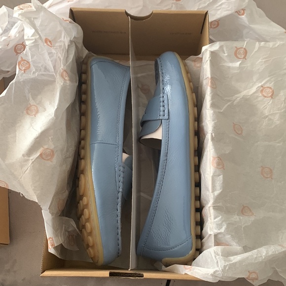 Born NIB Malena Light Blue Patent Loafers size USA 9.5 - Picture 8 of 11